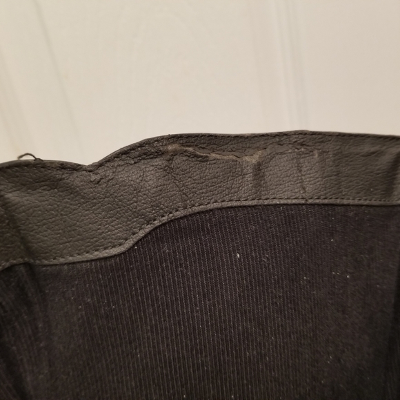 Black leather heeled boots - Picture 14 of 16